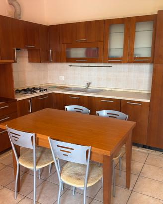 Cucina e tavolo