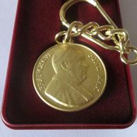 portachiavi svariati leggi bene