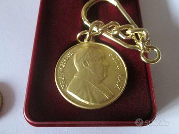 portachiavi svariati leggi bene