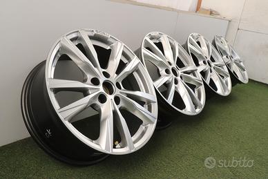 Cerchi in lega Ford Focus Volvo XC40 Peugeot 17