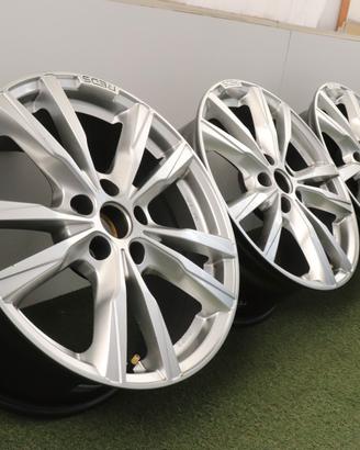 Cerchi in lega Ford Focus Volvo XC40 Peugeot 17