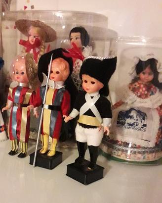 8 bambole da collezione 