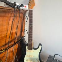 chitarra elettrica e amplificatore