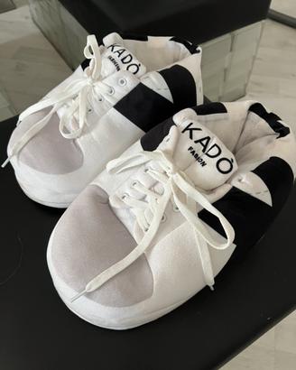 Pantofole a forma di sneakers KADO Fashion bianche