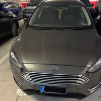 Auto Ford Focus 1500 Diesel Mod Titanium