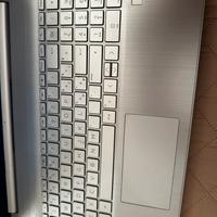 Computer HP come nuovo+caricabatterie+cuffie