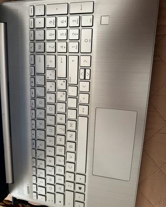Computer HP come nuovo+caricabatterie+cuffie