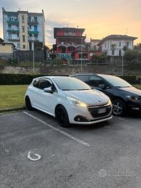 Pegeot 208 GTI