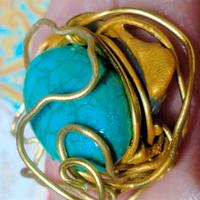 Anello grande wire con pietra. 