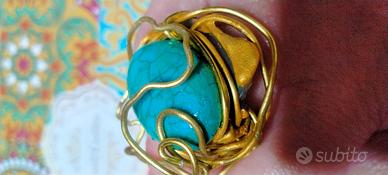 Anello grande wire con pietra. 