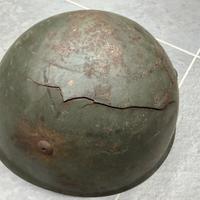 Elmetto Italiano 33 “battle damaged”