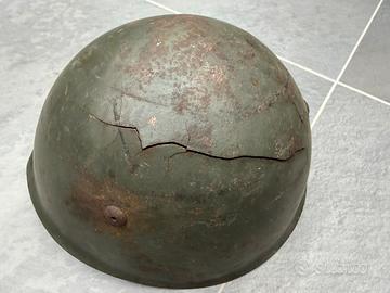 Elmetto Italiano 33 “battle damaged”