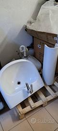 Lavabo completo di miscelatori e scarico 