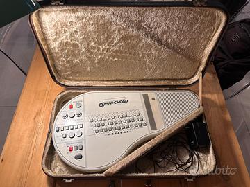Omnichord OM84 con case originale