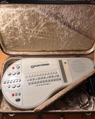 Omnichord OM84 con case originale