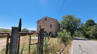 Immobile in asta di 186 m² con più di 5 locali a M