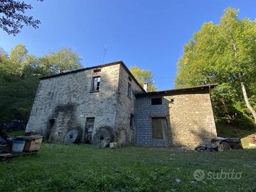 Rustico / Casale di 250 m² con più di 5 locali a V