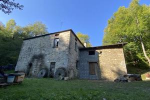 Rustico / Casale di 250 m² con più di 5 locali a V