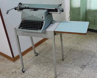 Olivetti 82 Diaspron con tavolino portadocumenti