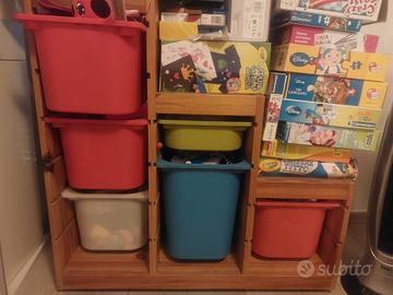 Combinazione Ikea Trofast con contenitori