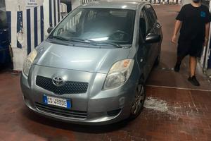 Yaris , prezzo 2000 euro