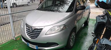 Lancia Ypsilon 0.9 TwinAir 85 CV 5 porte Metano Ec