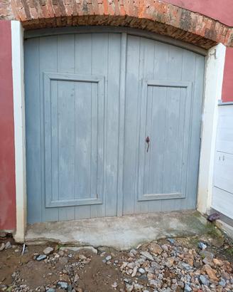 Portone  in legno massello 