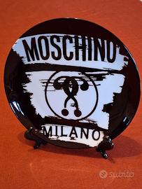 Piatto Moschino Milano, bianco e nero. Cm 20