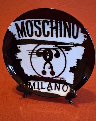 Piatto Moschino Milano, bianco e nero. Cm 20