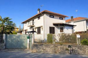Villa di 90 m² con 5 locali e box auto doppio a Bo