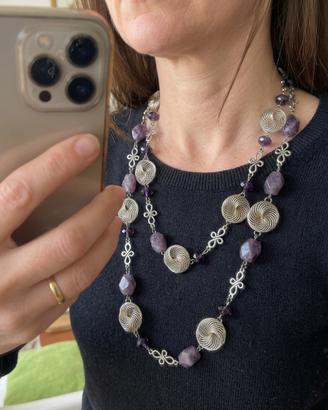 Collana lunga argentata pietre e cristalli viola