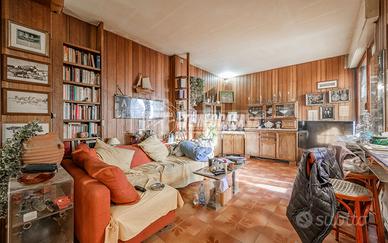 APPARTAMENTO CON 3 CAMERE E 2 BAGNI SITUATO ALL'U