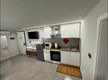 Bari- B&B- VIA PETRELLI- RIFINITO- 1 piano