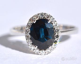 Anello Oro 18kt con 28 diamanti bianchi e Zaffiro