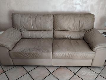 Divano in pelle e poltrona in pelle usato,