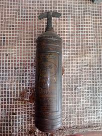 estintore vintage Pyrene per jeep willys