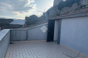 CASA SEMINDIPENDENTE A MONTESARCHIO