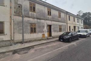 RONCHI Casetta su due livelli con giardino