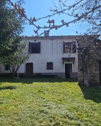 Rustico / Casale di 100 m² con 2 locali e box auto