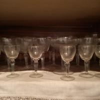 servizio bicchieri, tazze e piatti 