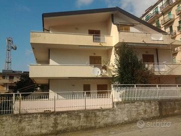 Paola via melissa 70 mq. 300 metri dalla spiaggia