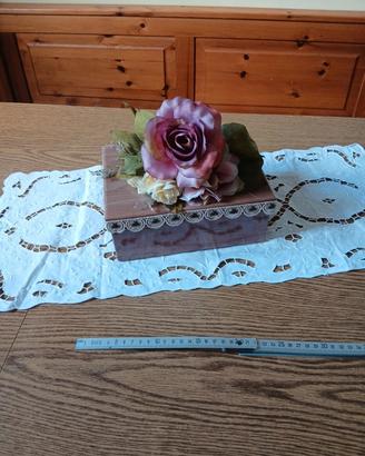 scatola multiuso  con composizione fiori 