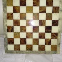 Scacchiera in alabastro
