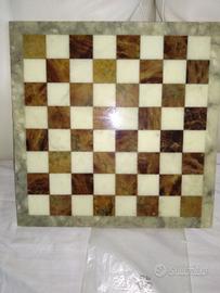 Scacchiera in alabastro