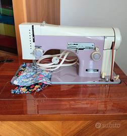 Macchina per cucire  vintage Necchi 261