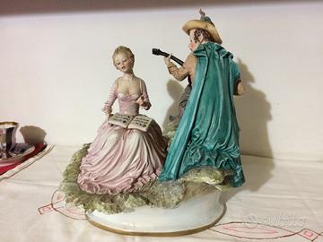 Sopramobile in ceramica Capodimonte