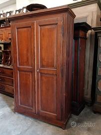 Antico armadio in noce