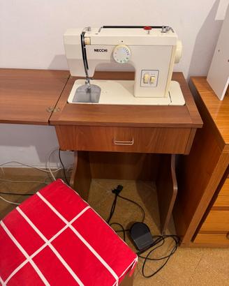 Macchina da cucire Necchi type 515