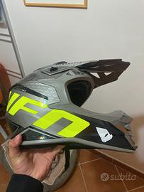 Vendo per inutilizzo casco cross nuovo