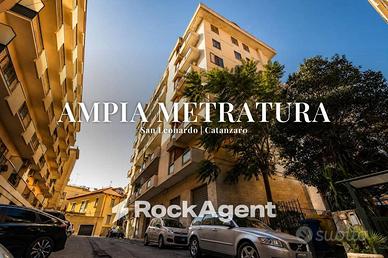 Appartamento di 172 m² con più di 5 locali a Catan